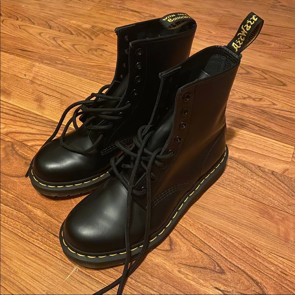 Dr Martens Women’s size 7 boot